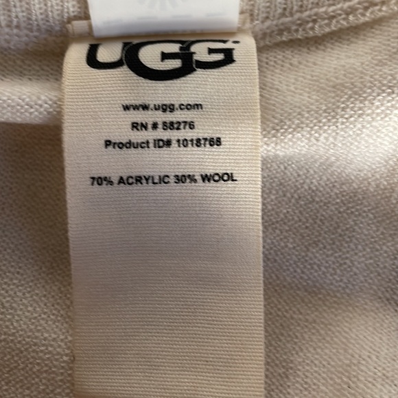 Ugg button up wrap or unbuttoned scarf size M - Picture 4 of 5